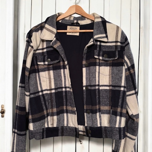 LIKE NEW Ashley By 26 International Women's Flannel Jacket - Picture 1 of 5